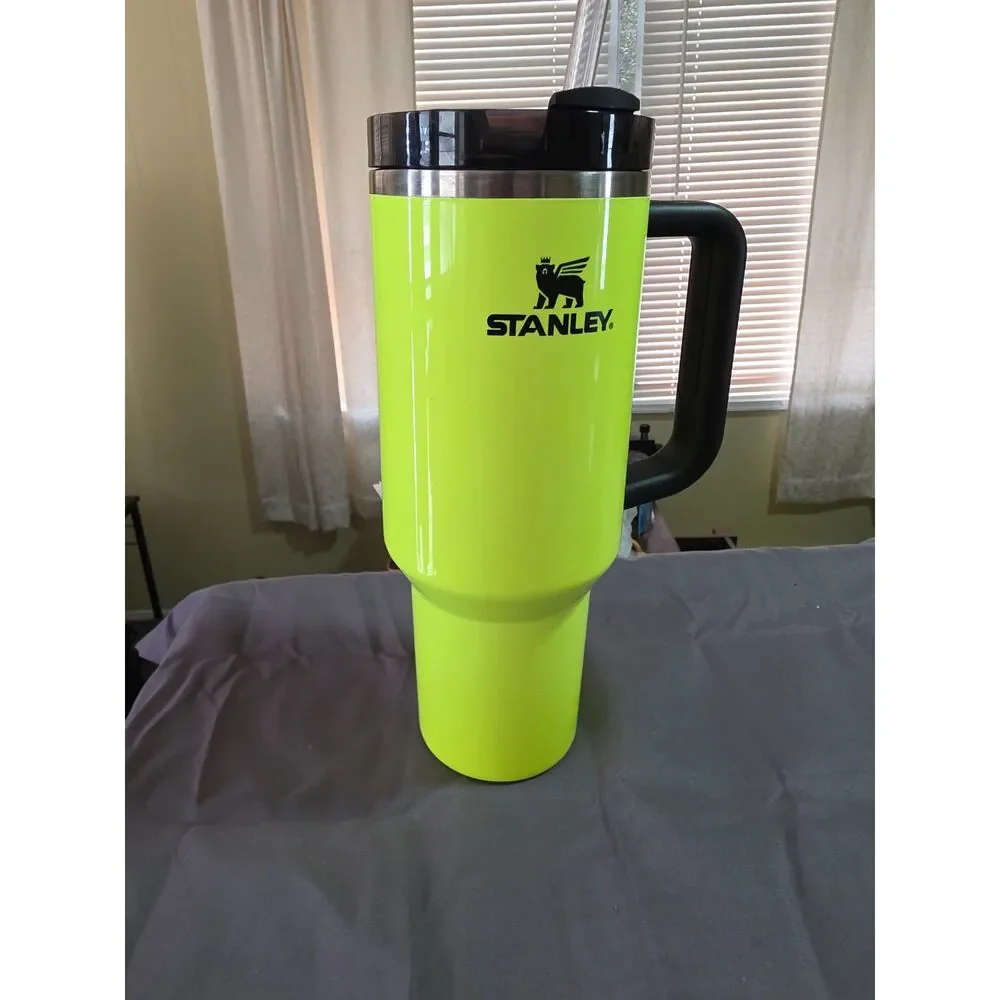 Stanley Tumbler 40oz Flowstate Quencher H2.0Travel Neon Yellow Limited Edition - Picture 5 of 8